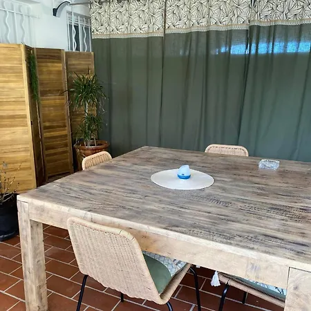 Apartment 500m De La