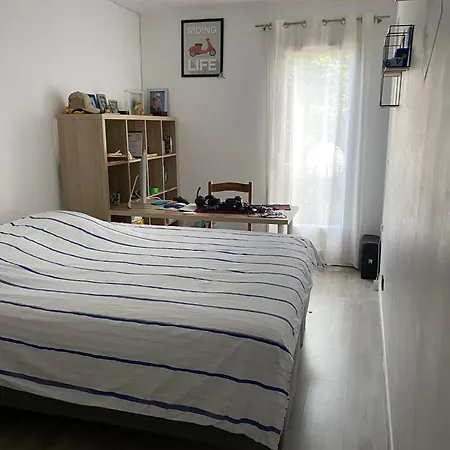 500m De La Apartment